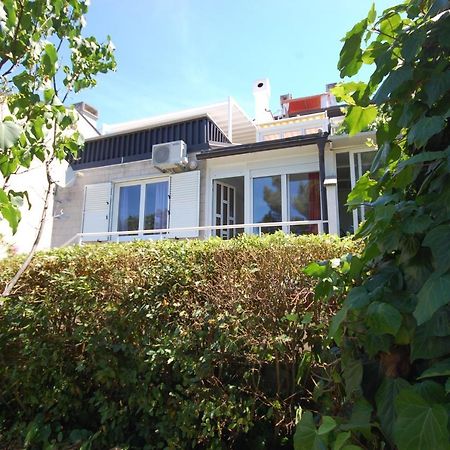 Apartment Blanka By El-Pi Tours Njivice Exterior photo