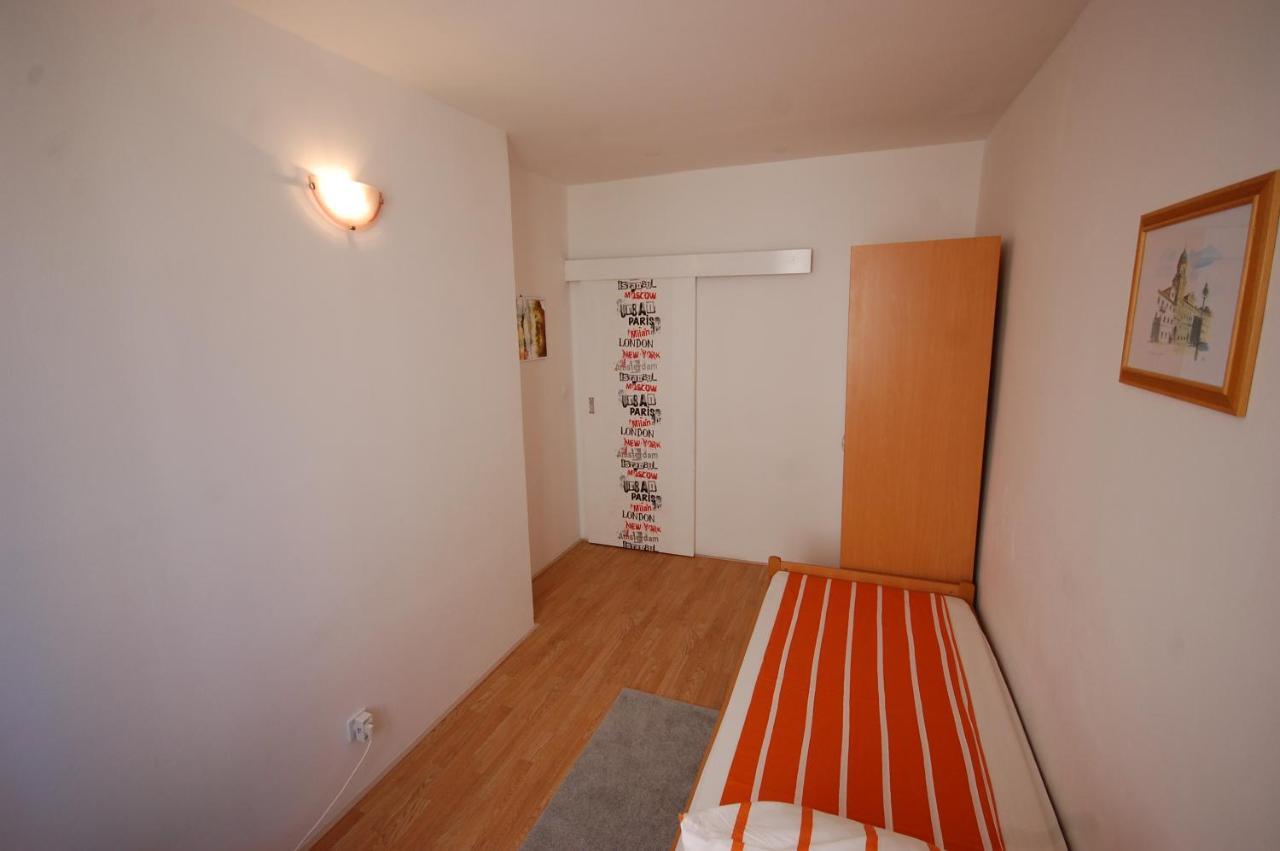 Apartment Blanka By El-Pi Tours Njivice Exterior photo