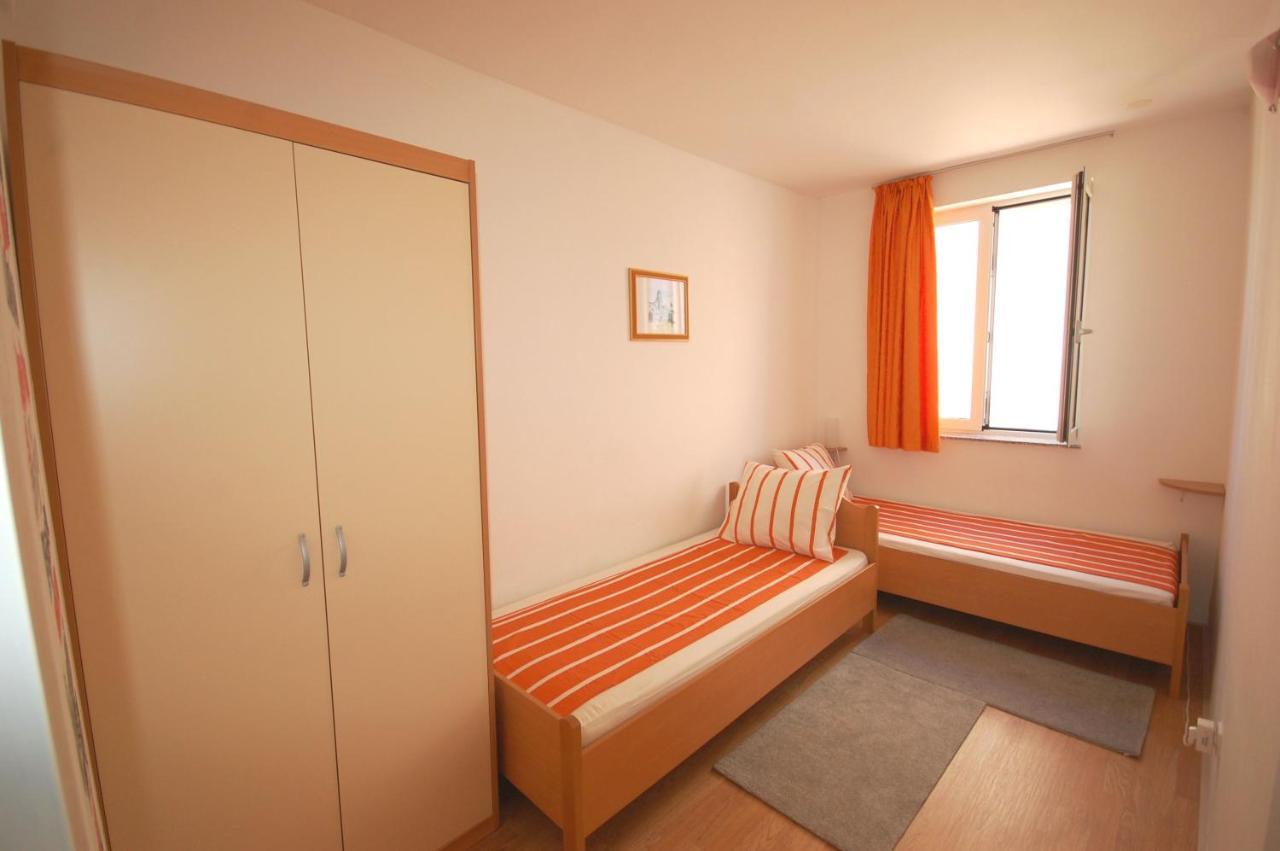 Apartment Blanka By El-Pi Tours Njivice Exterior photo