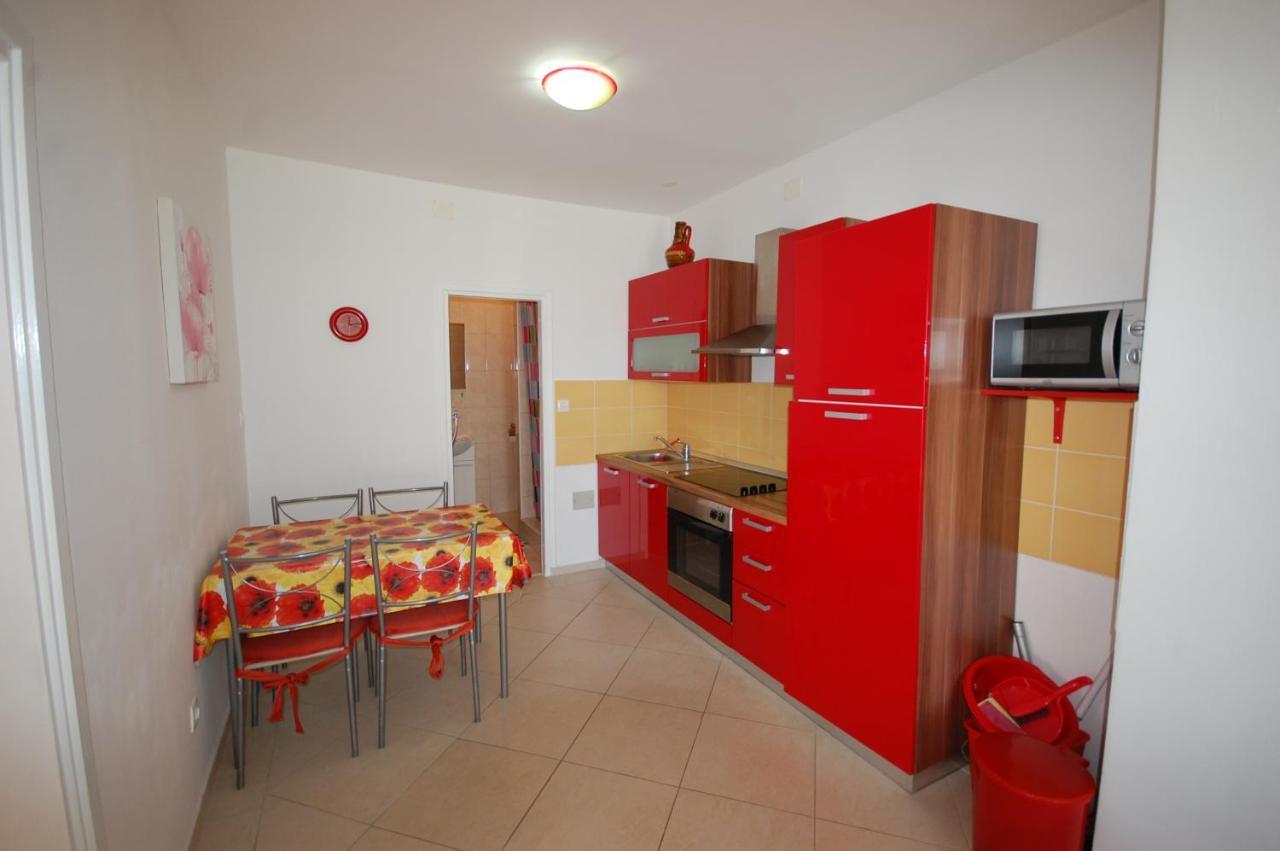 Apartment Blanka By El-Pi Tours Njivice Exterior photo