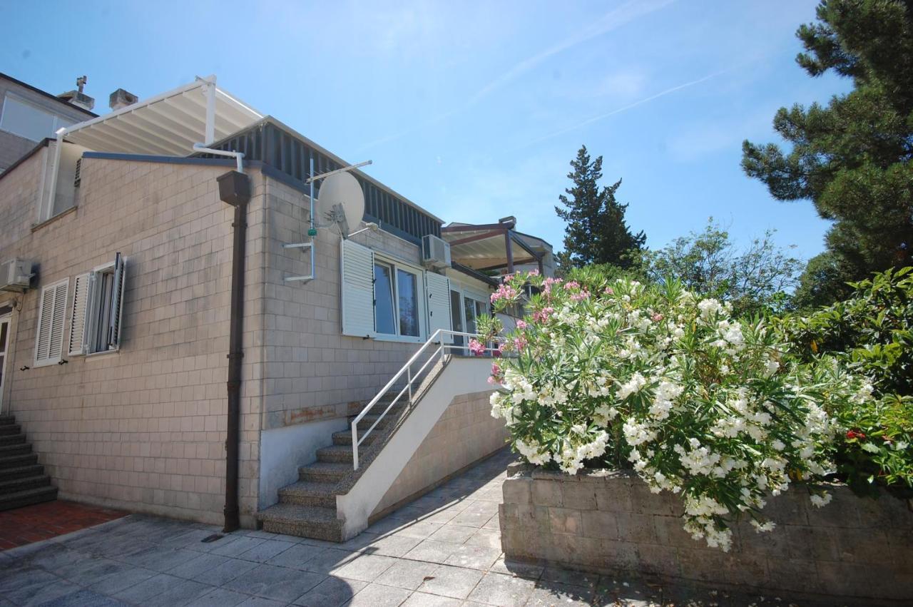 Apartment Blanka By El-Pi Tours Njivice Exterior photo