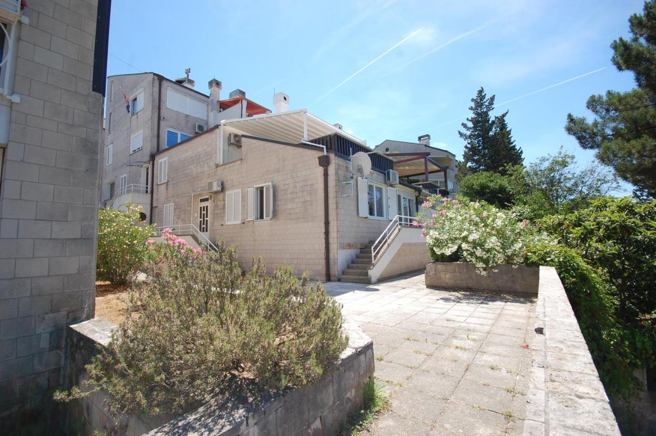 Apartment Blanka By El-Pi Tours Njivice Exterior photo