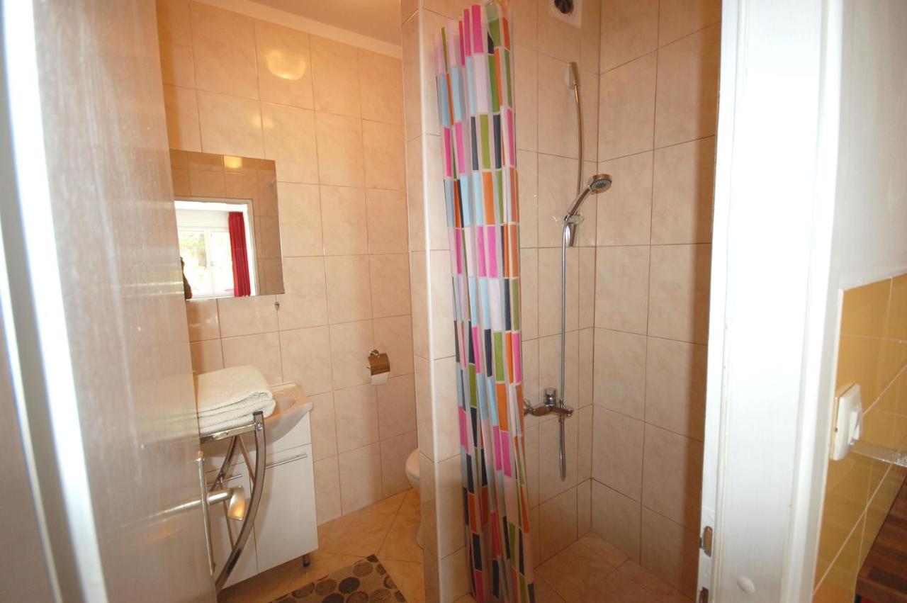 Apartment Blanka By El-Pi Tours Njivice Exterior photo