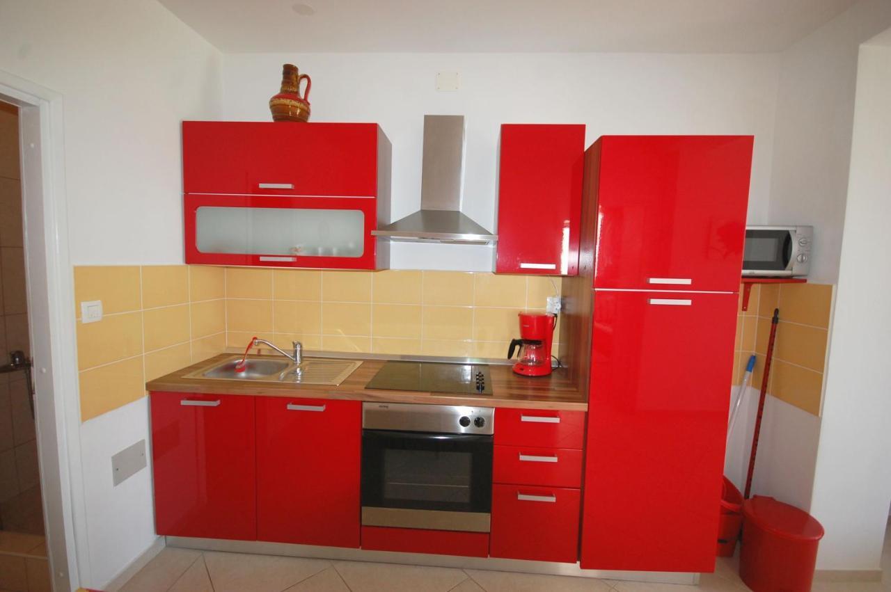 Apartment Blanka By El-Pi Tours Njivice Exterior photo