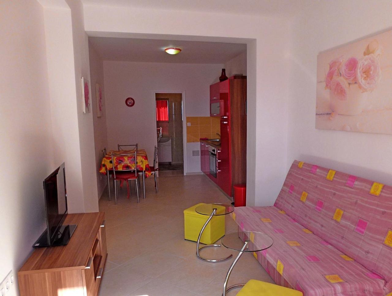 Apartment Blanka By El-Pi Tours Njivice Exterior photo